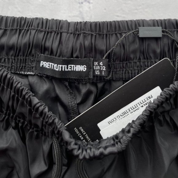 Pretty Little Thing Black Shell Short - Picture 6 of 11